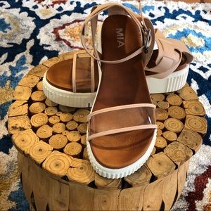 Open-toe Silhouette Platform Sandals